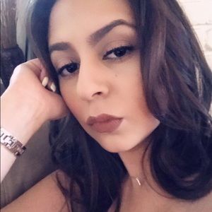 Meet your Posher, Cristina